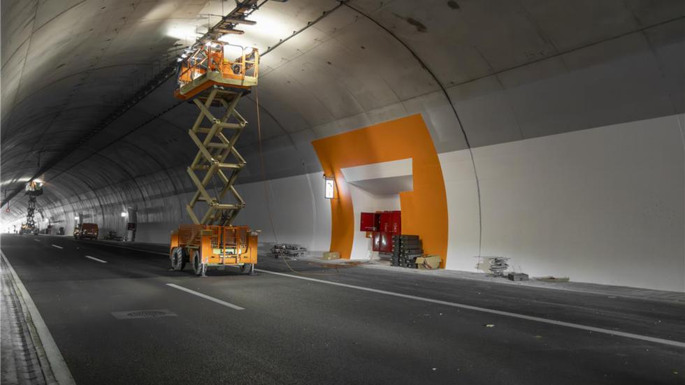 Ολυμπία Οδός: Με LED φώτα στο 100% και σήραγγες που διασπούν τους ρύπους